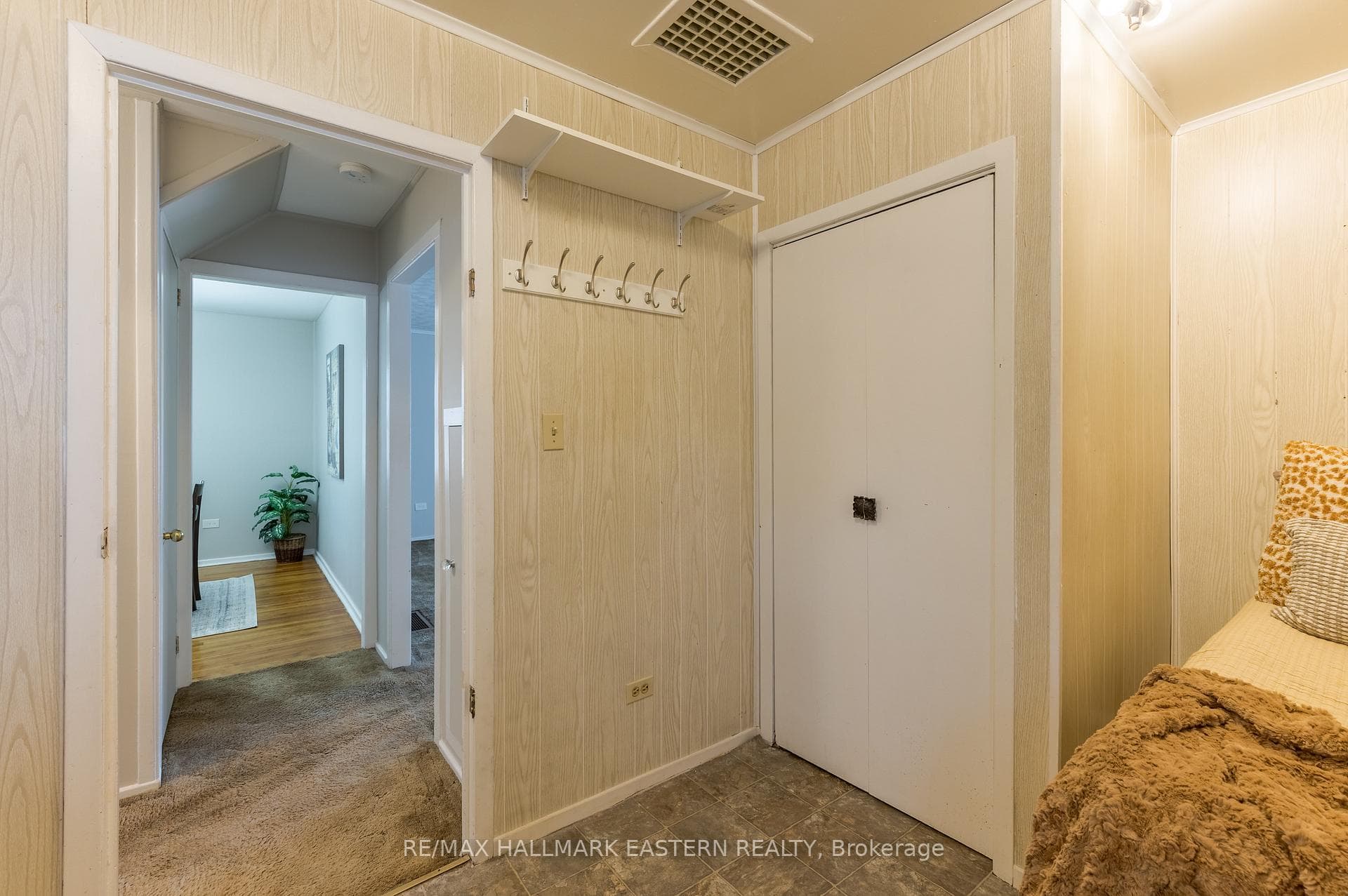 584 Paterson Street photo 31