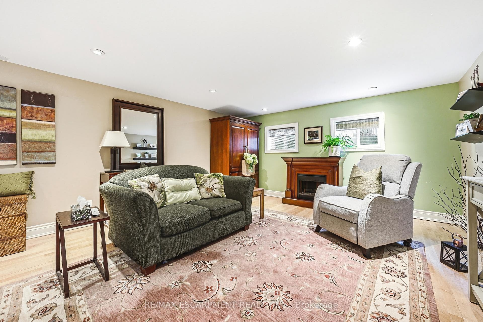 668 Chestnut Place photo 25