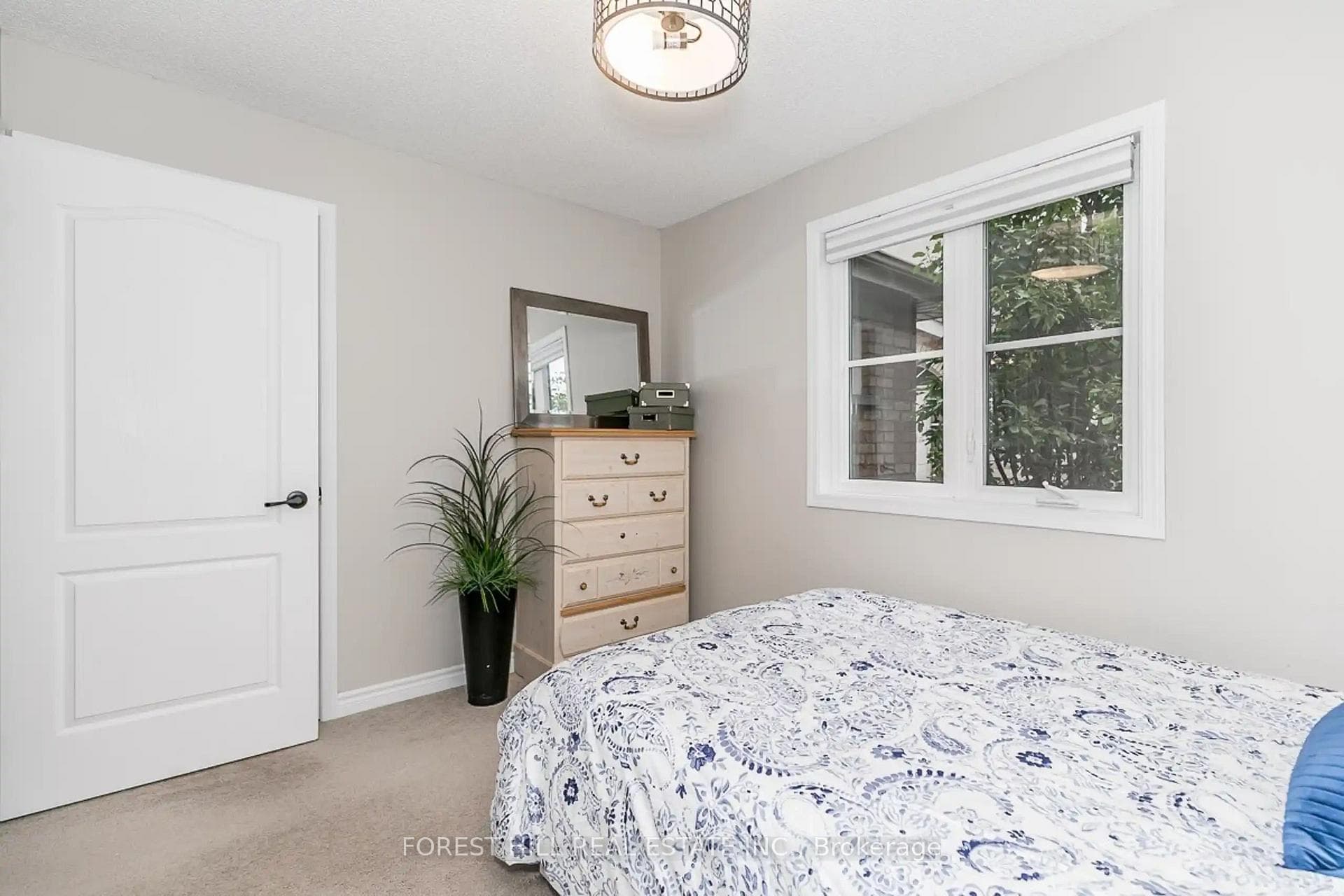 139 Sydenham Wells N/A Unit 1 photo 10