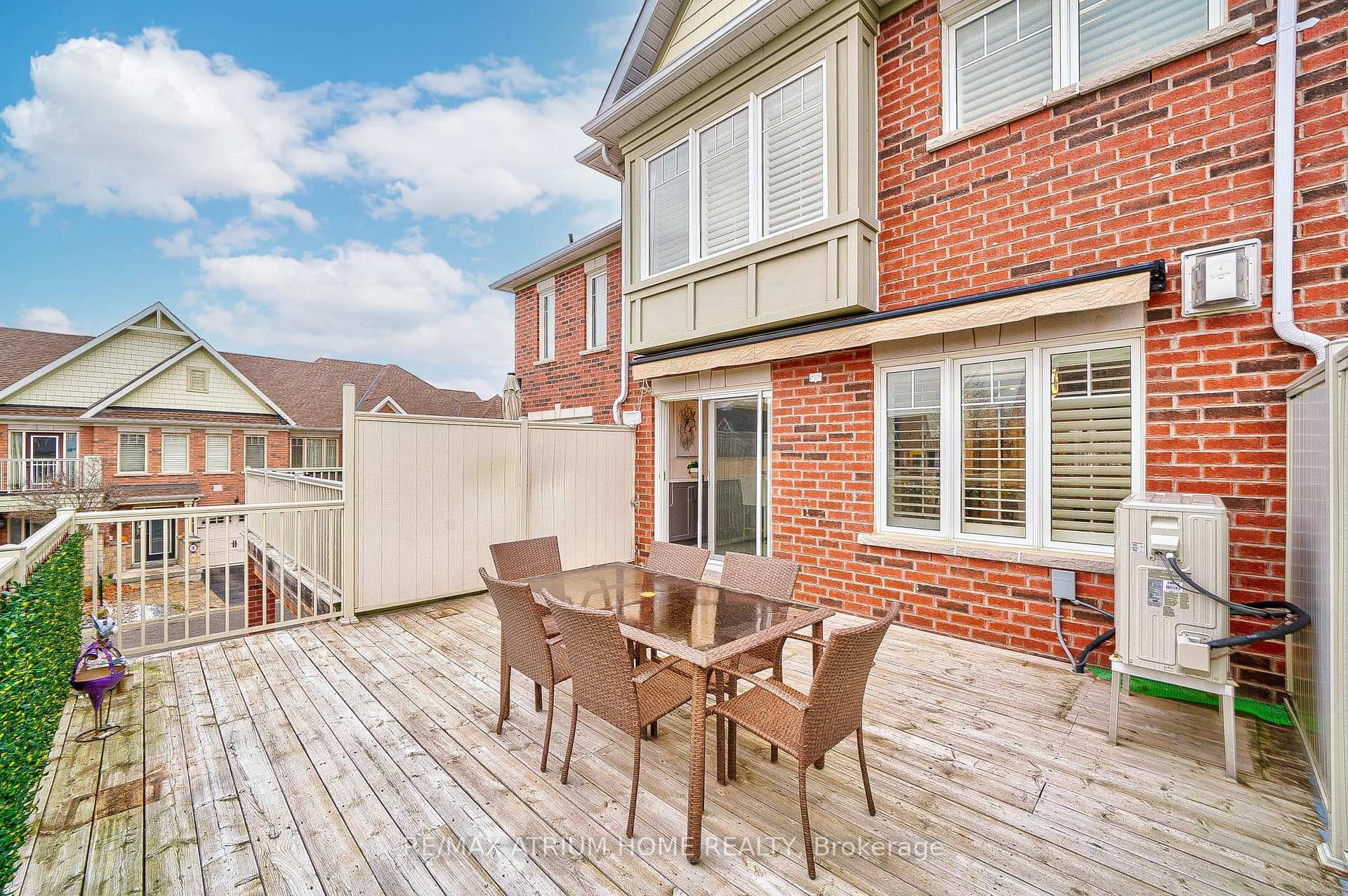 Full Retractable Awning, Perfect For Hosting