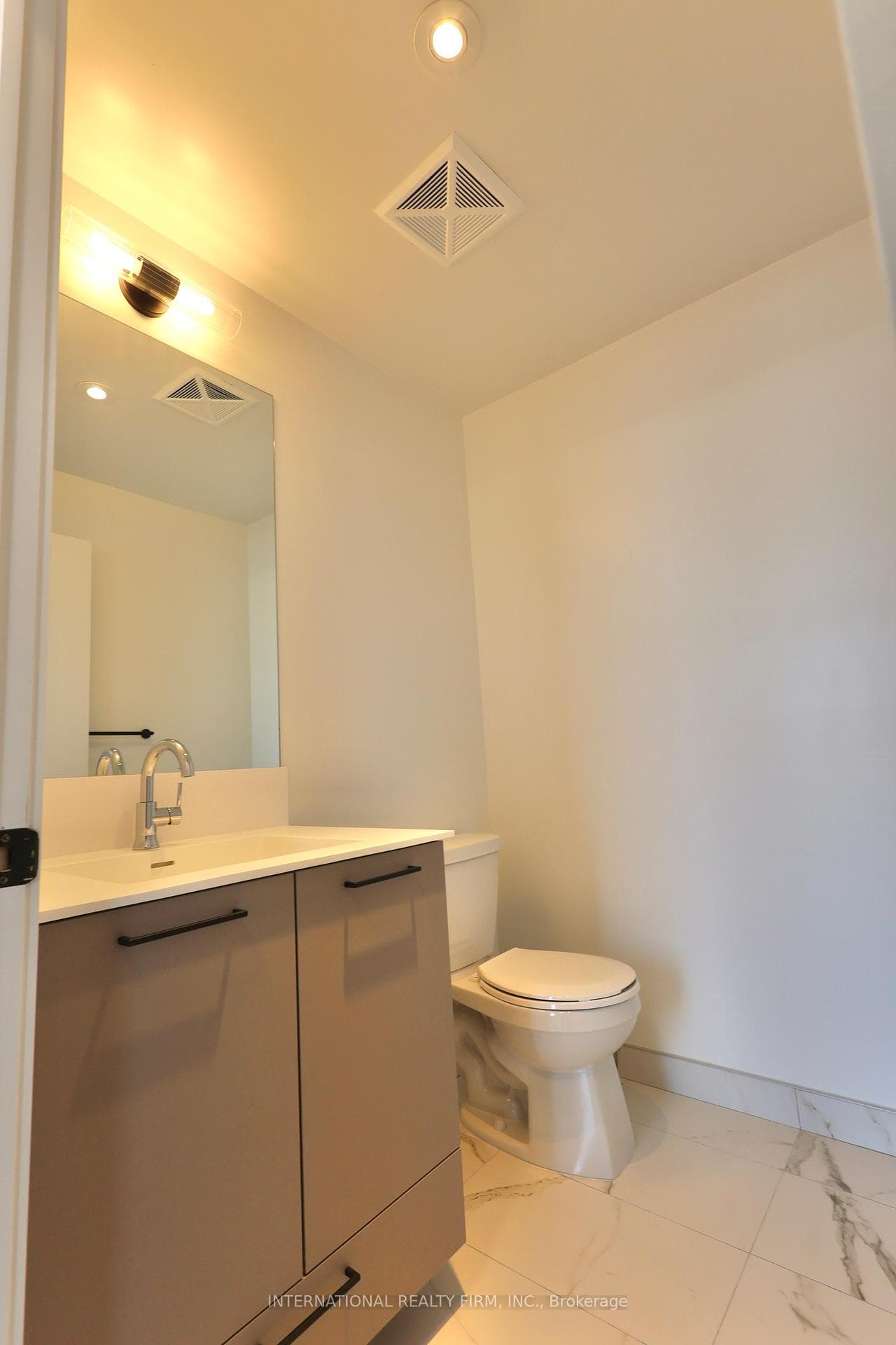 20 Lagerfeld Drive Unit B-020 photo 32