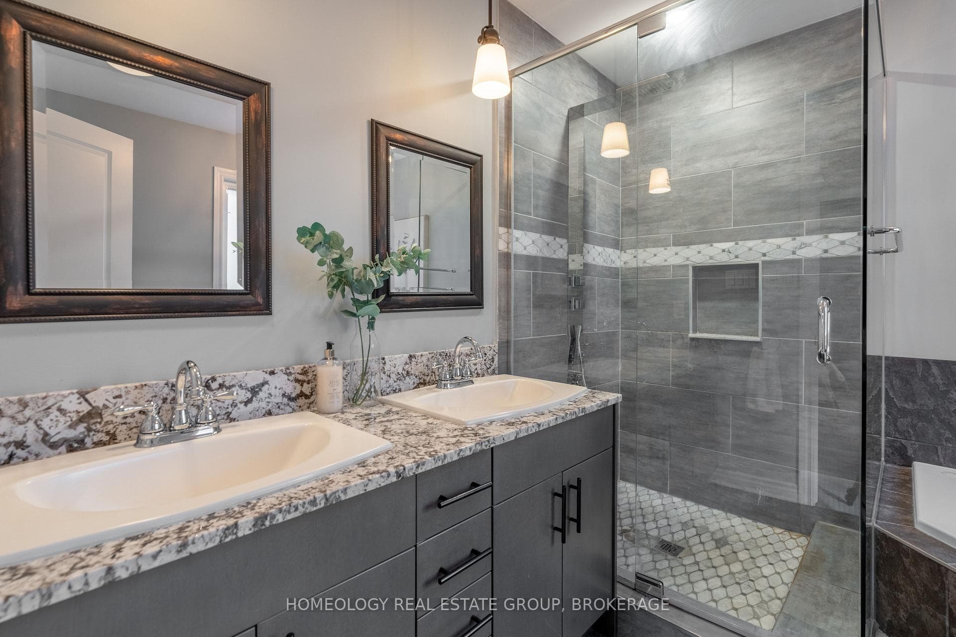 1891 Beaverbrook Avenue photo 24