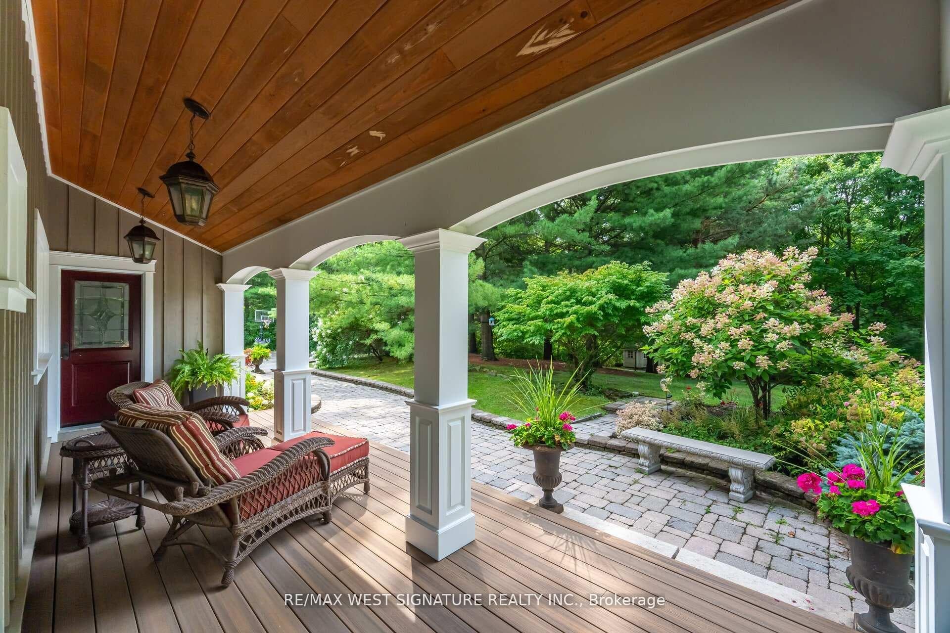 351 Dearbourne Avenue photo 5