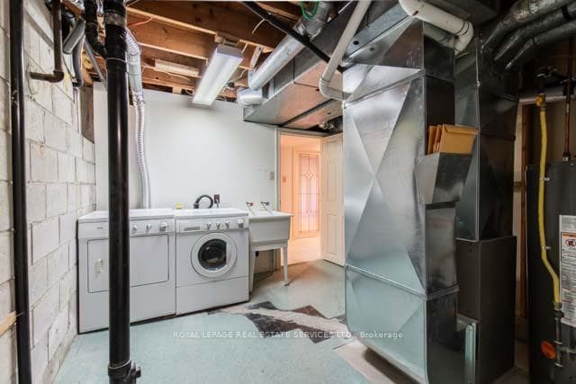 1224 Richards Crescent photo 26