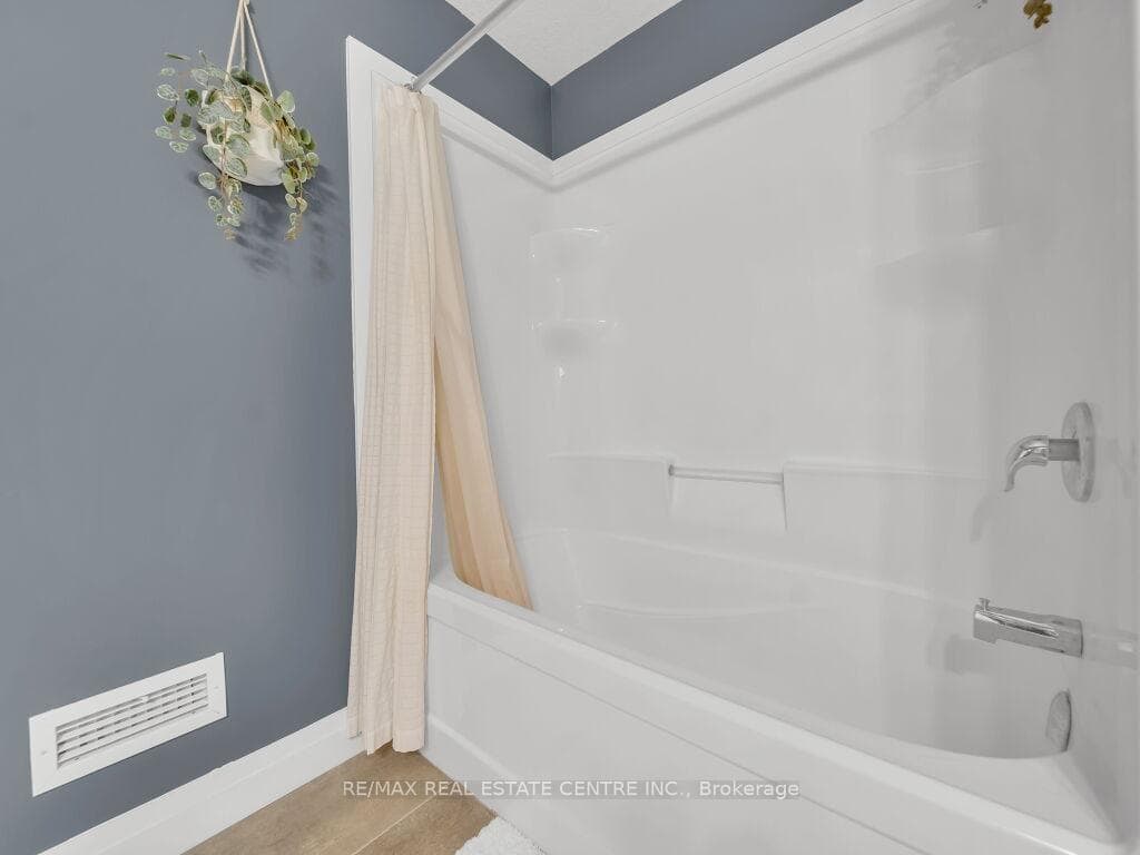 600 Victoria Street Unit 16 photo 24