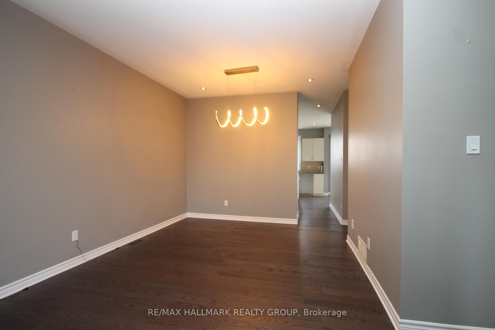 322 FAIRLAKES Way photo 6