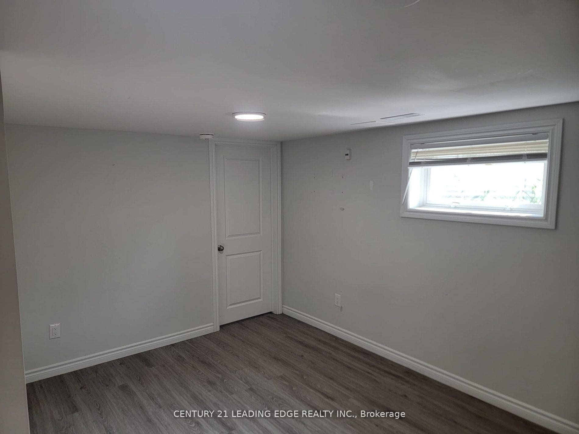 206 Innisfil Street Unit Lower photo 6