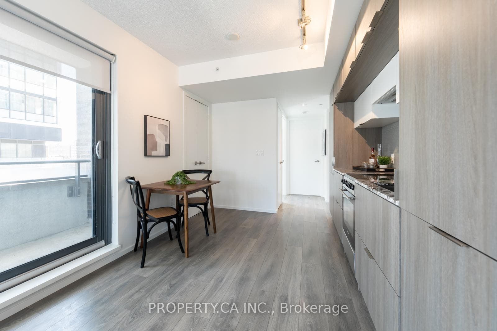 159 Dundas Street Unit 609 photo 9