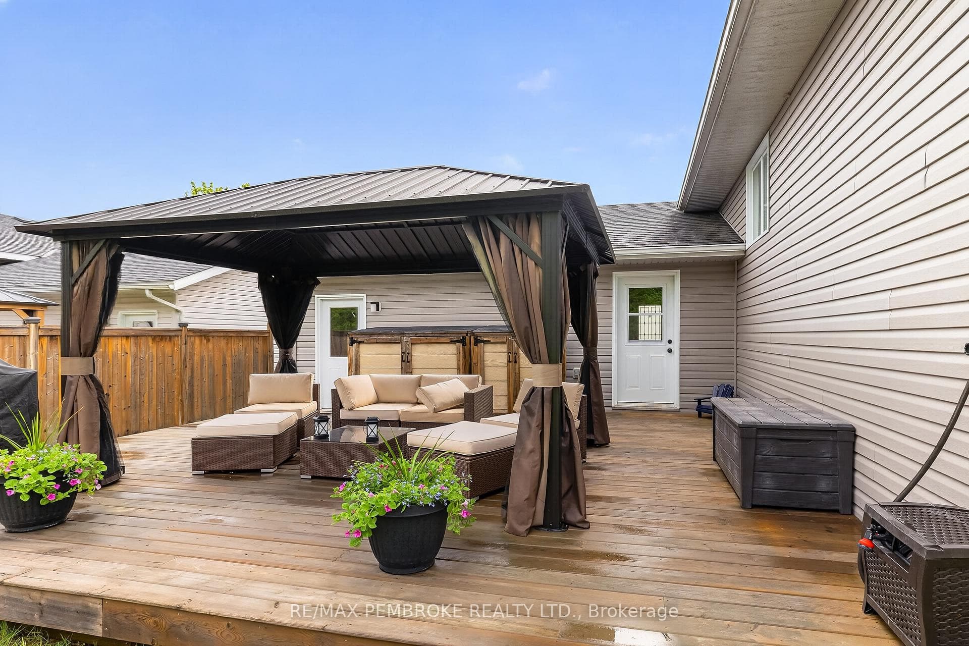 61 Oak Avenue photo 43