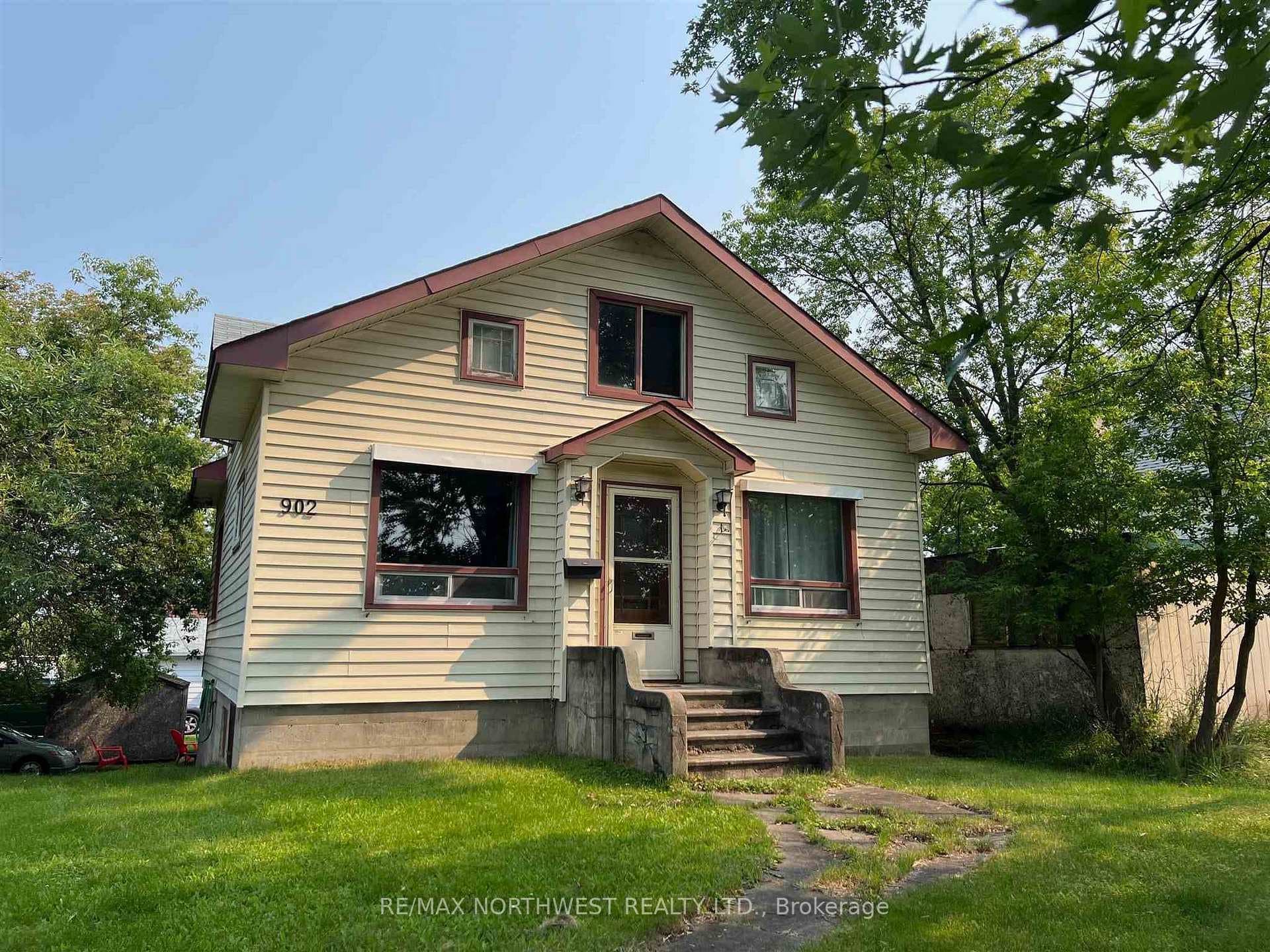 902 Park Street photo 2