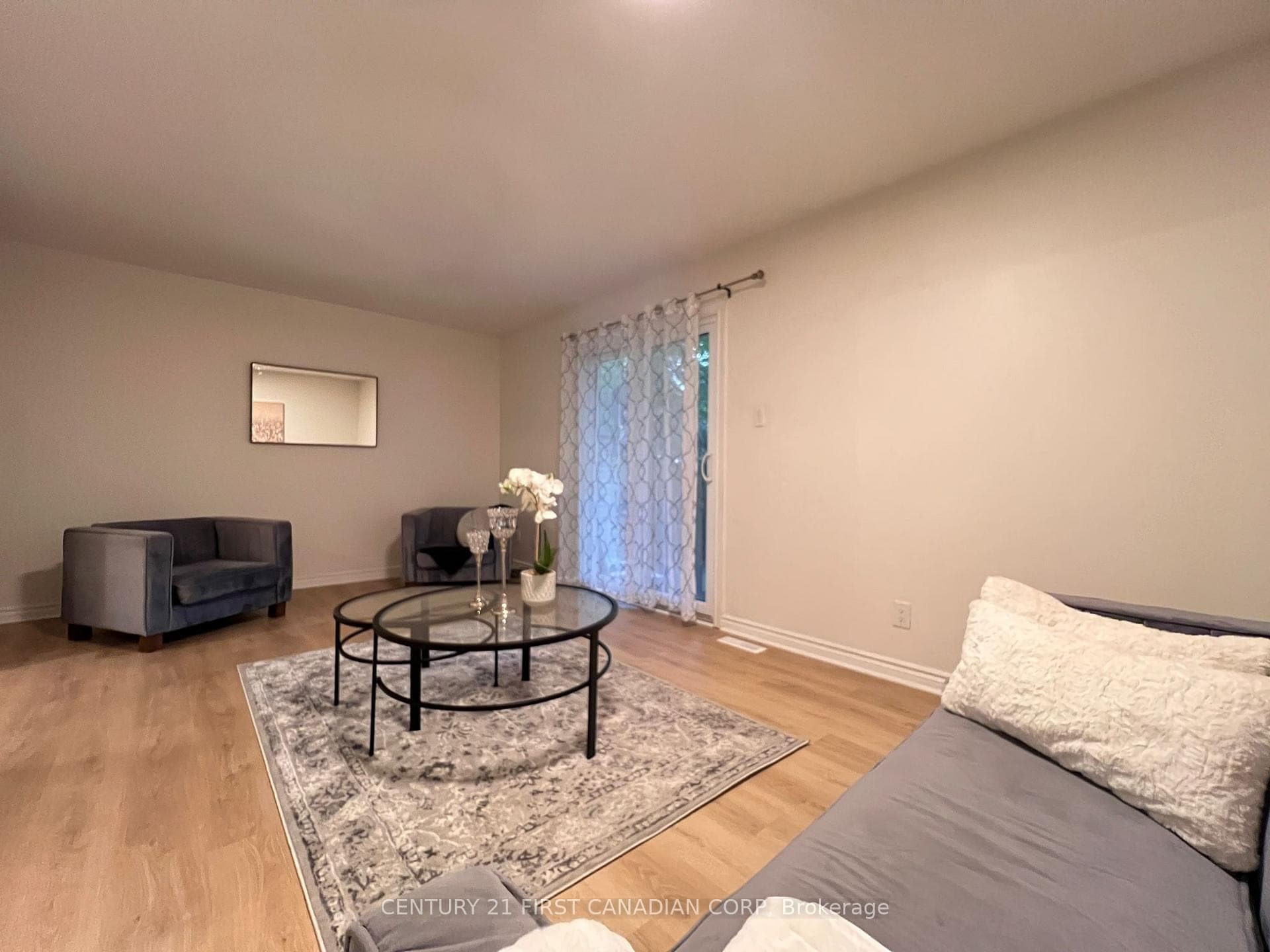 189 Boullee Street Unit 18 photo 2