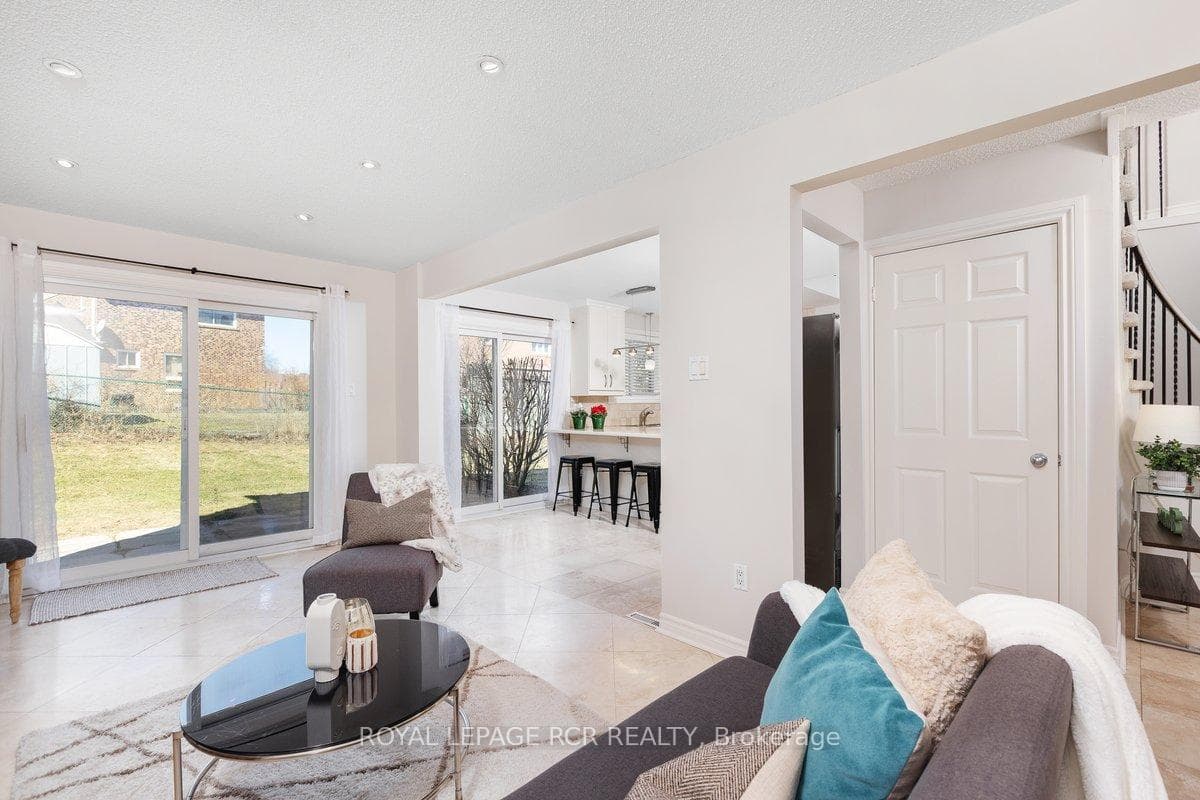 256 Manchester Drive photo 14