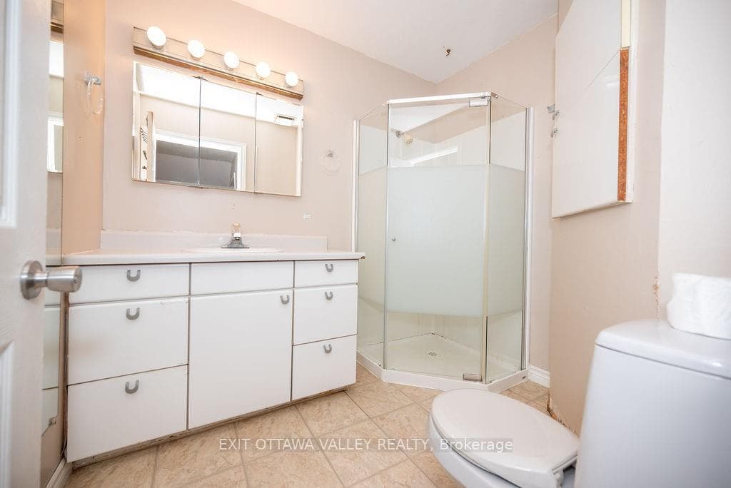 30 ALDER Crescent photo 18