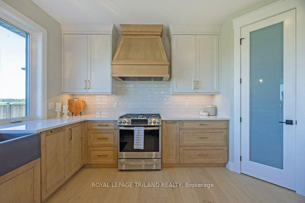 294 Nancy Street photo 14