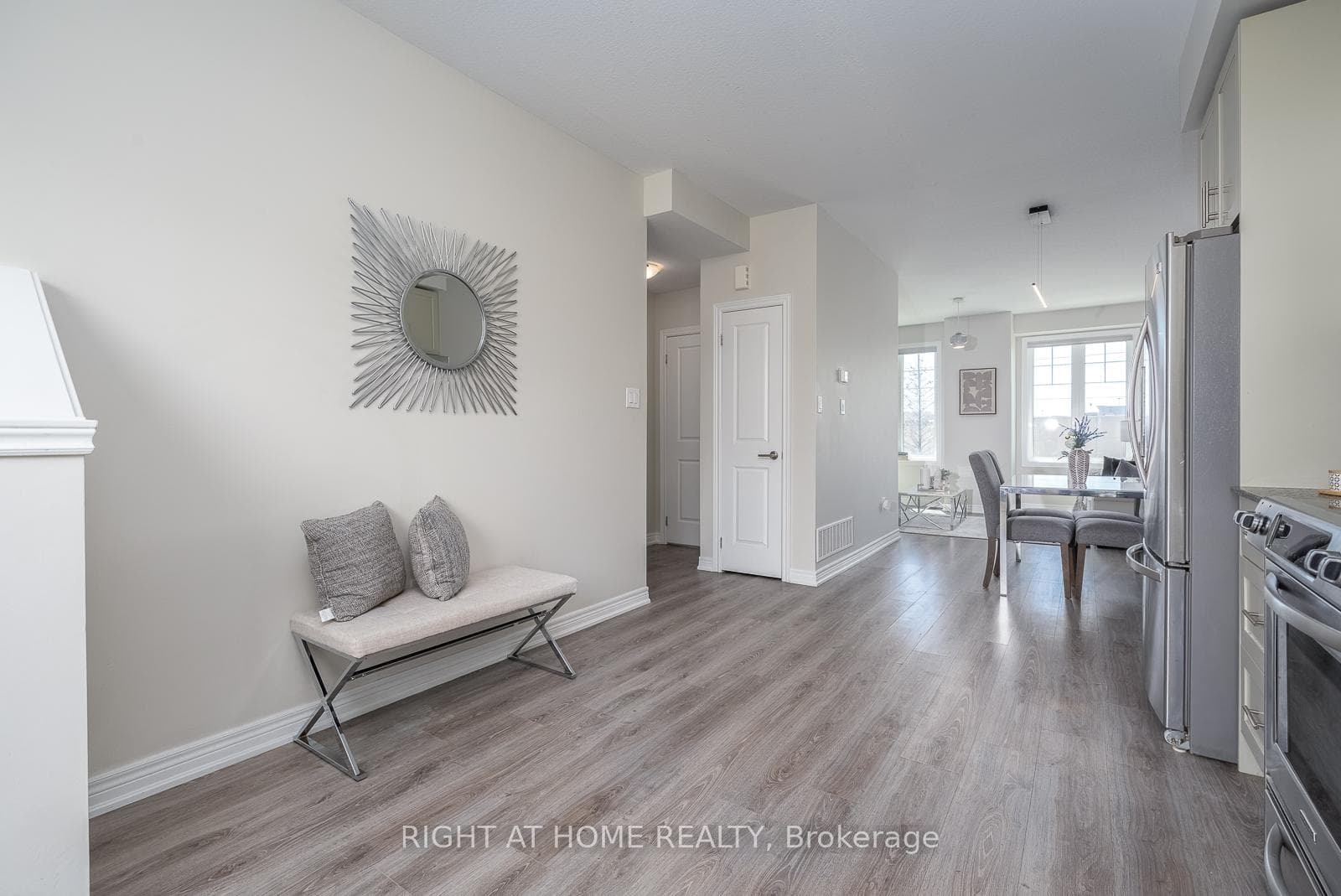 112 Hollywood Court photo 14