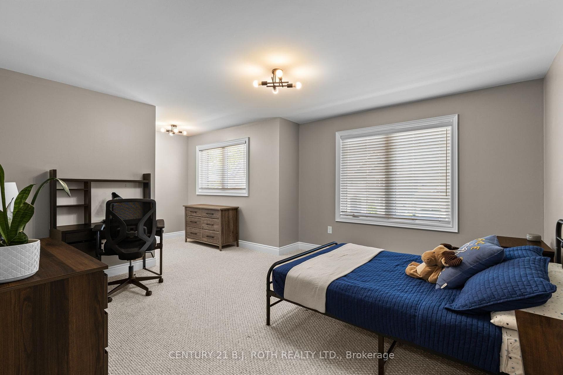 3015 Annalysse Drive photo 20