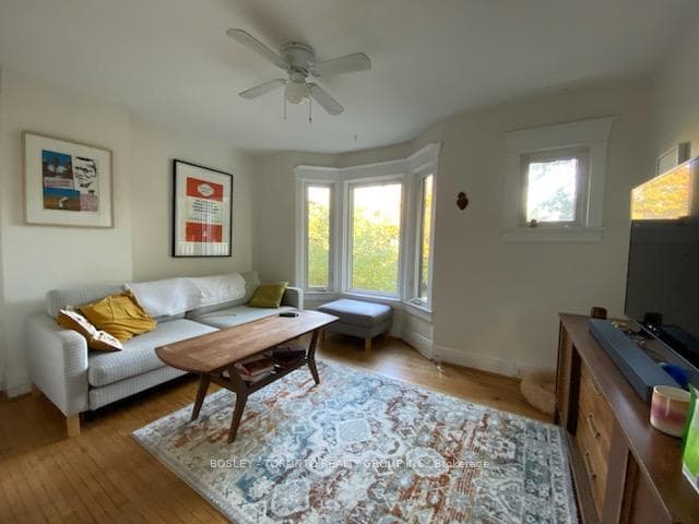 64 Arundel Avenue Unit Upper photo 3