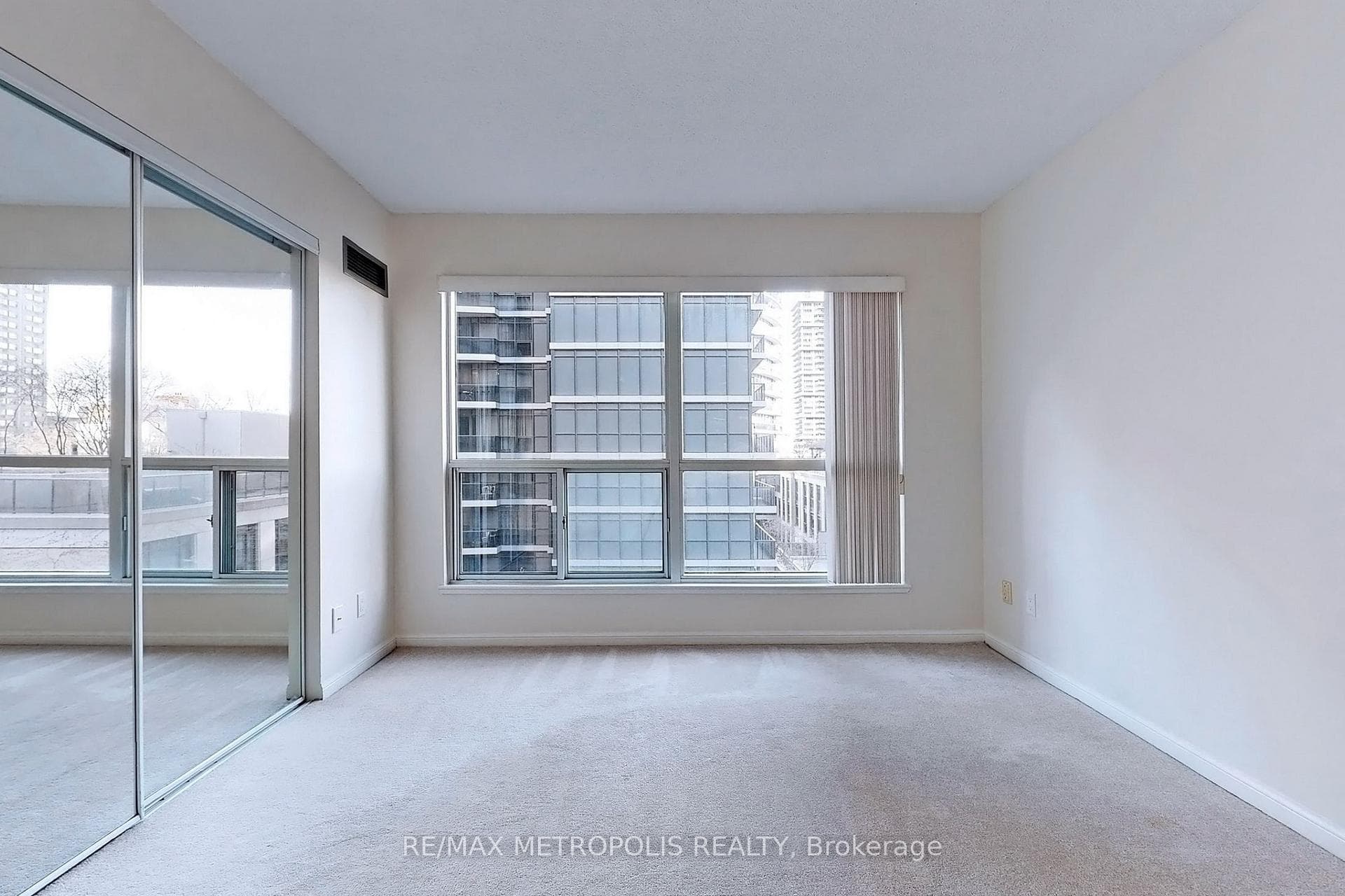 7 Carlton Street Unit 504 photo 22