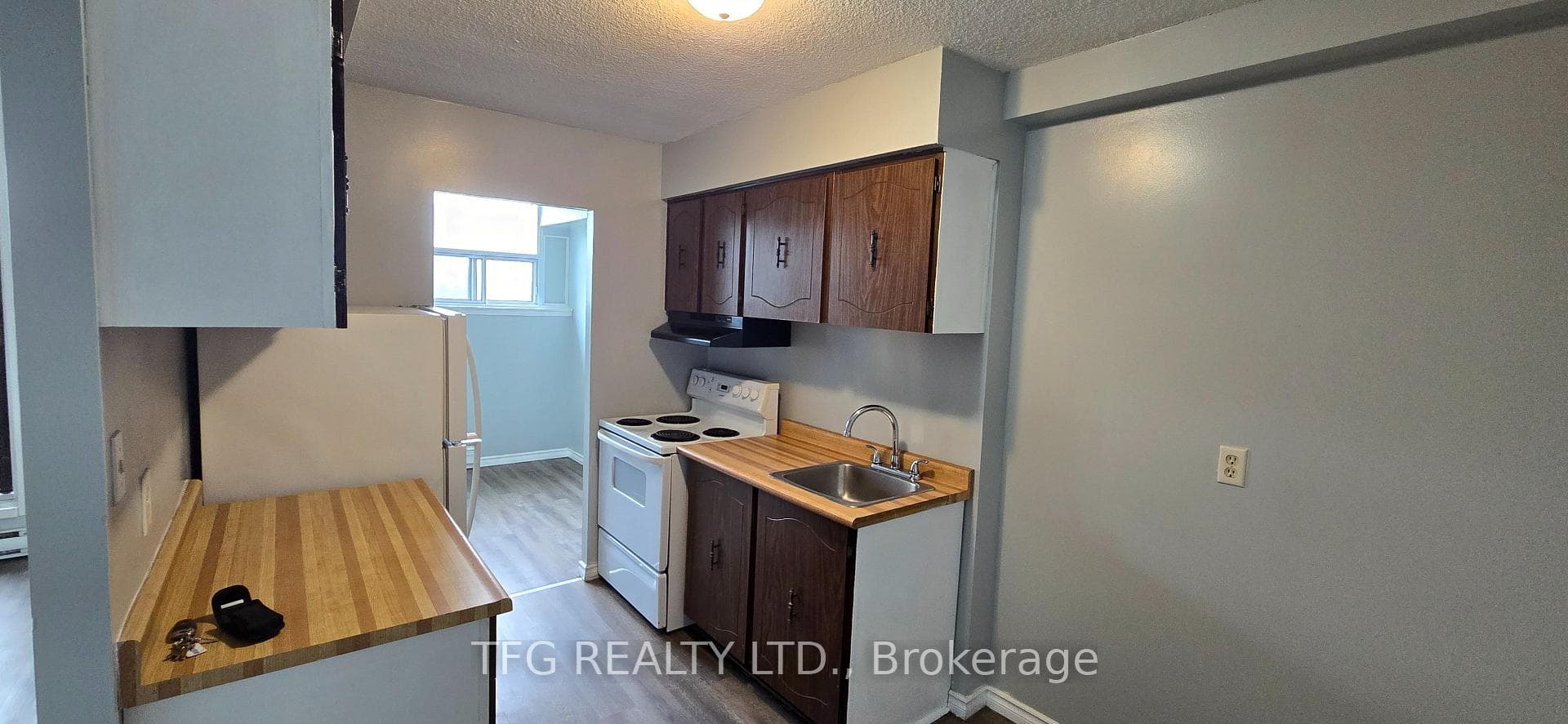1371 Simcoe Street Unit 505 photo 4