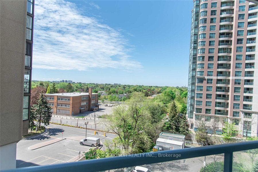 5500 Yonge Street Unit 505 photo 3