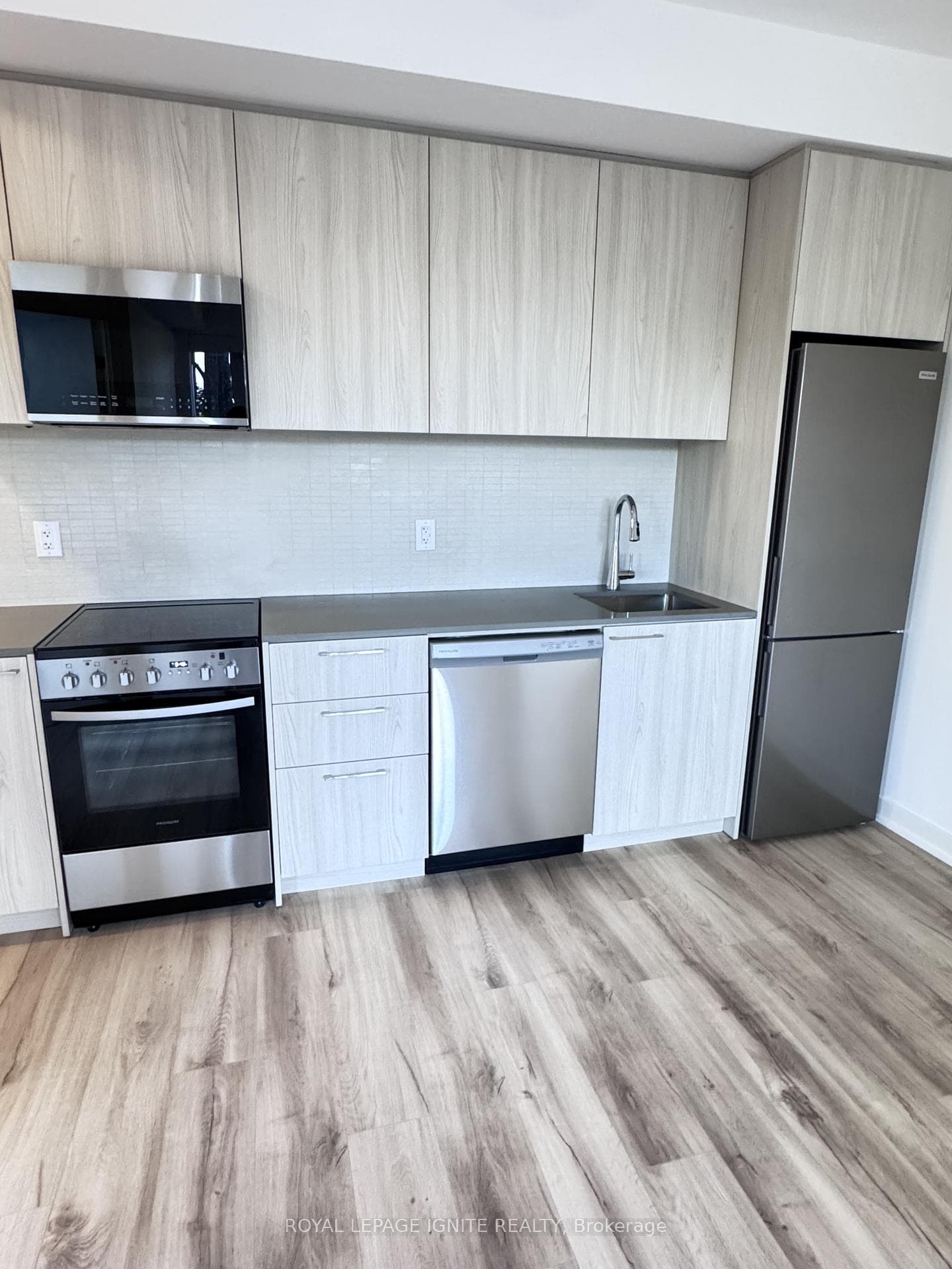 7439 Kingston Road Unit 204 A photo 5