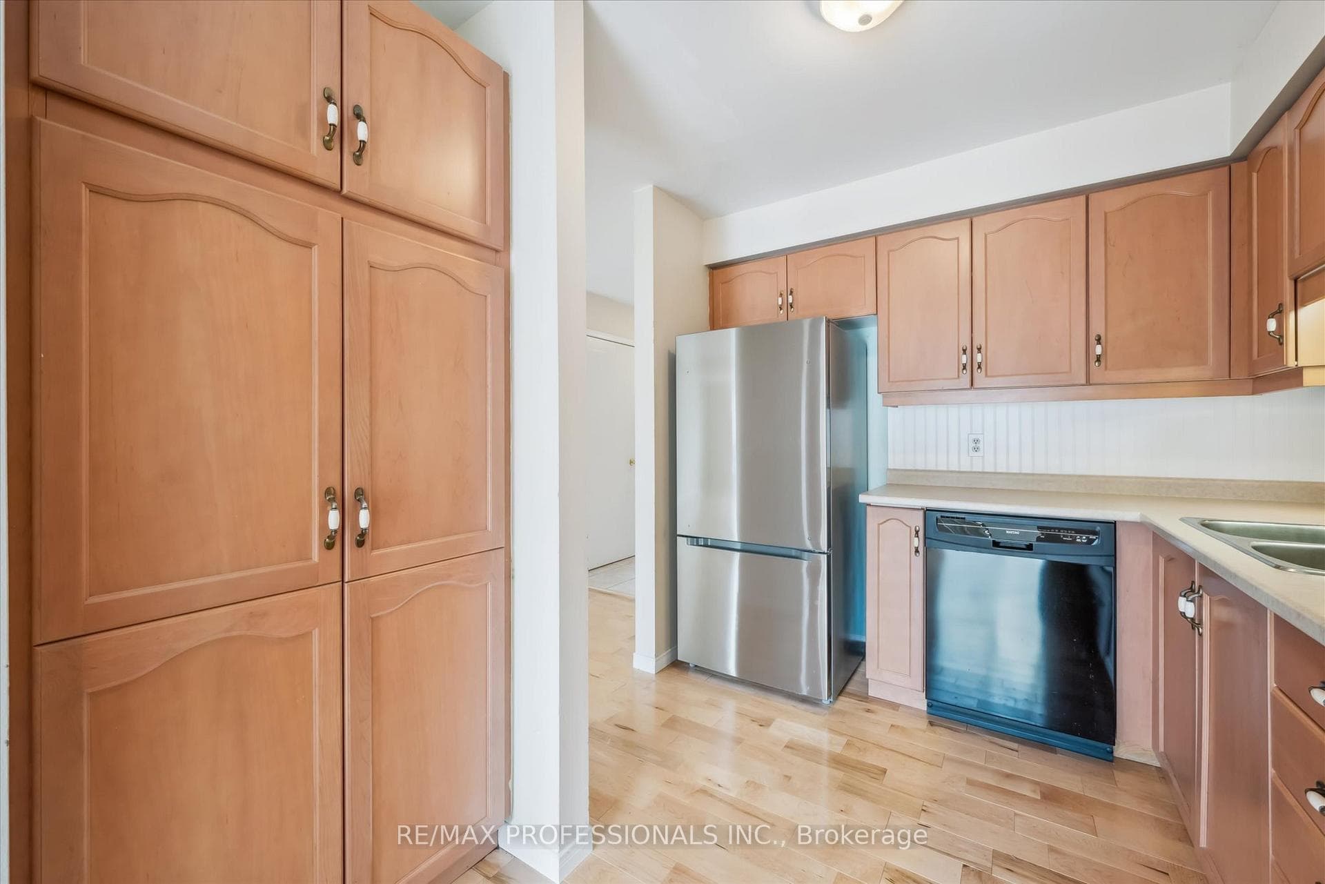 165 Silurian Drive photo 13