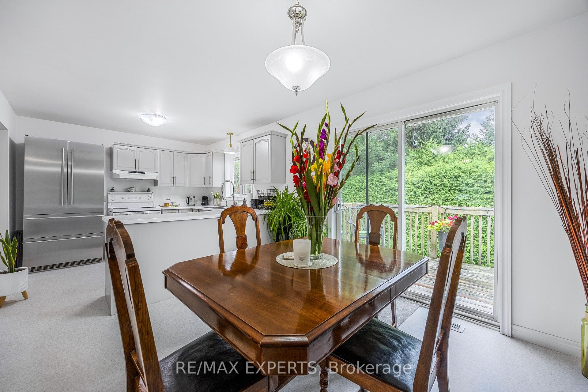 10 Armstrong Crescent photo 11