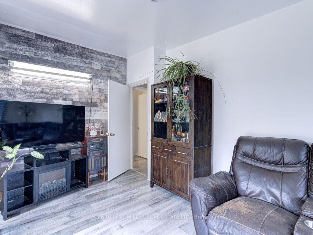 154 Luscombe Street photo 19