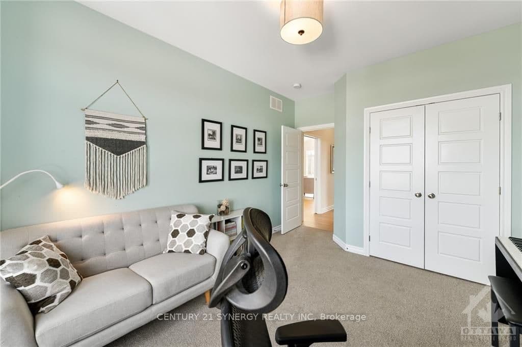 180 RAVENVIEW Way photo 10