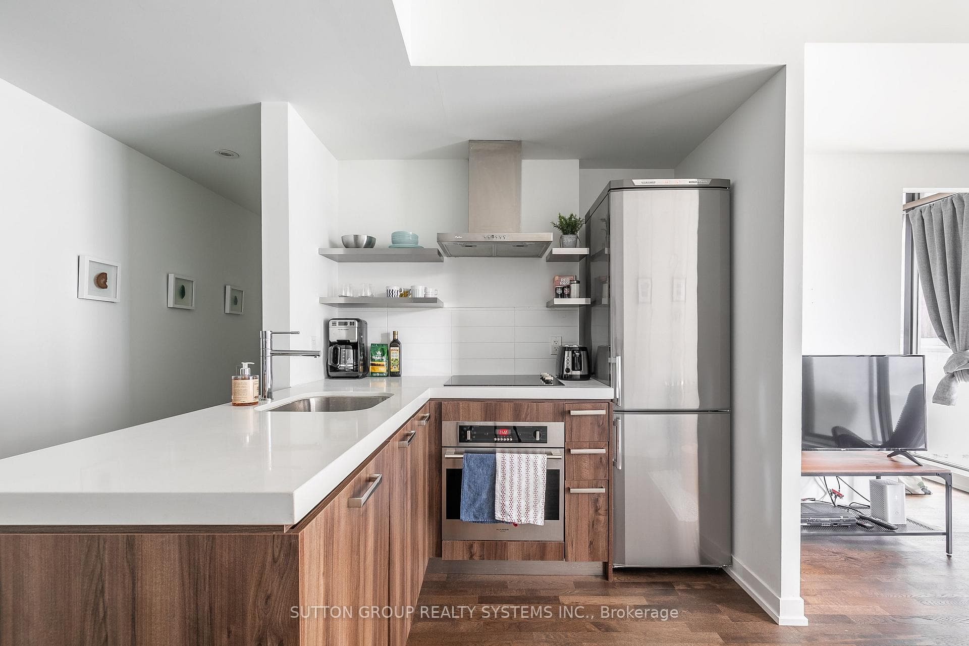 461 Adelaide Street Unit 535 photo 4
