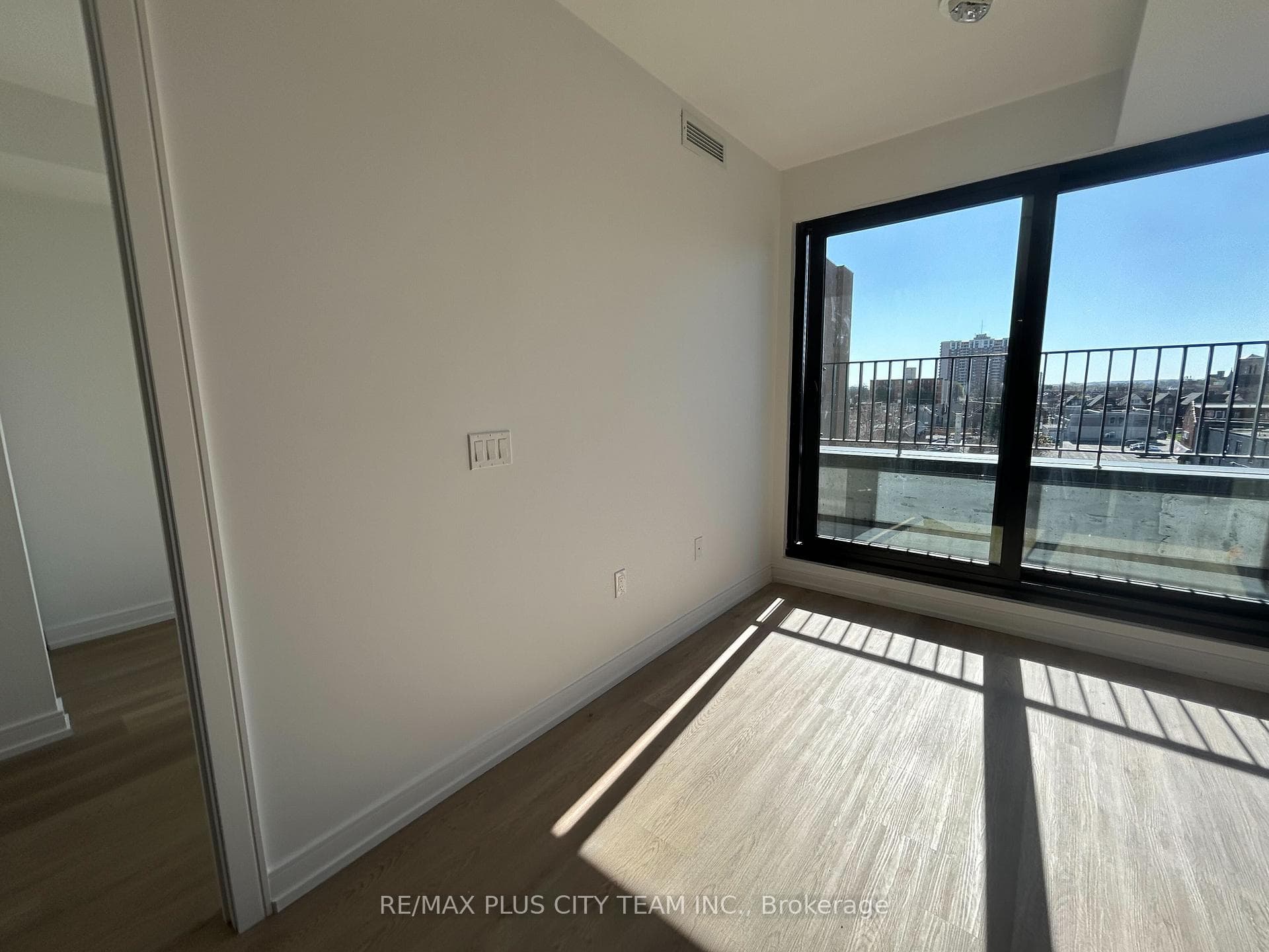 1 Jarvis Street Unit 527 photo 13