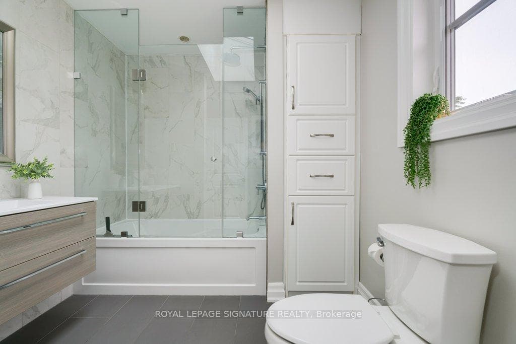 BR 3 Semi Ensuite Bath