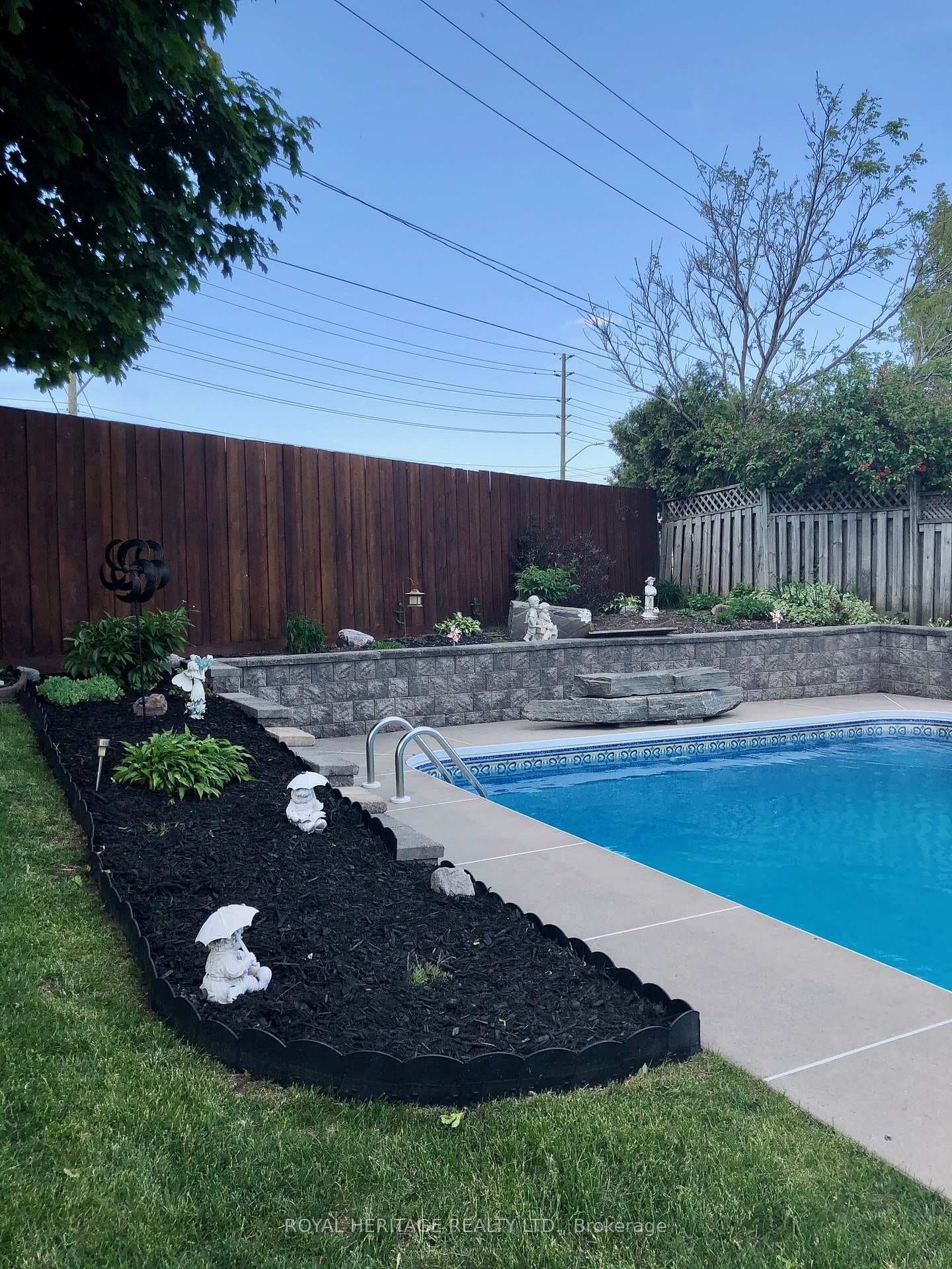 6 Giles Court photo 33