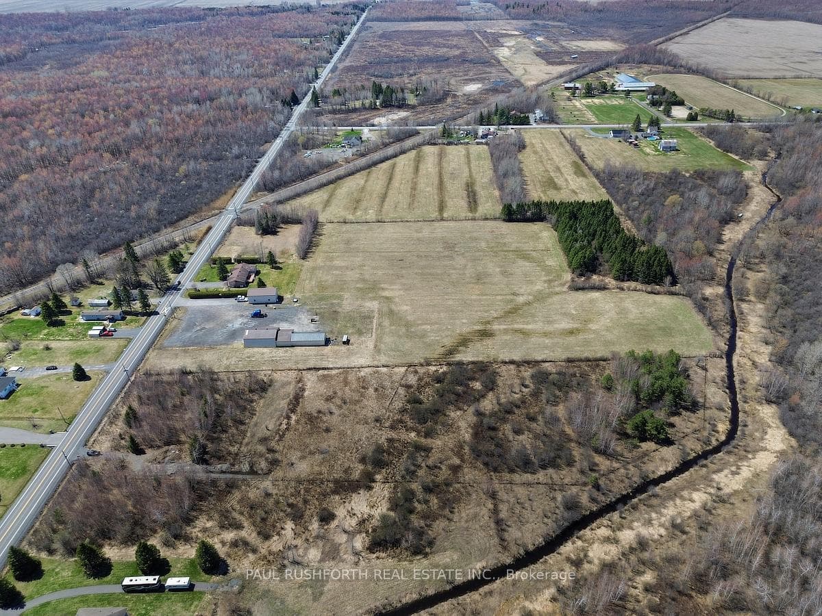 2667 Russland Road photo 13
