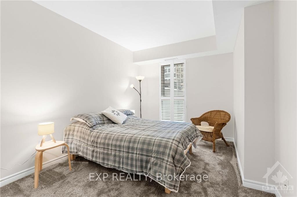 445 LAURIER Avenue Unit 303 photo 16