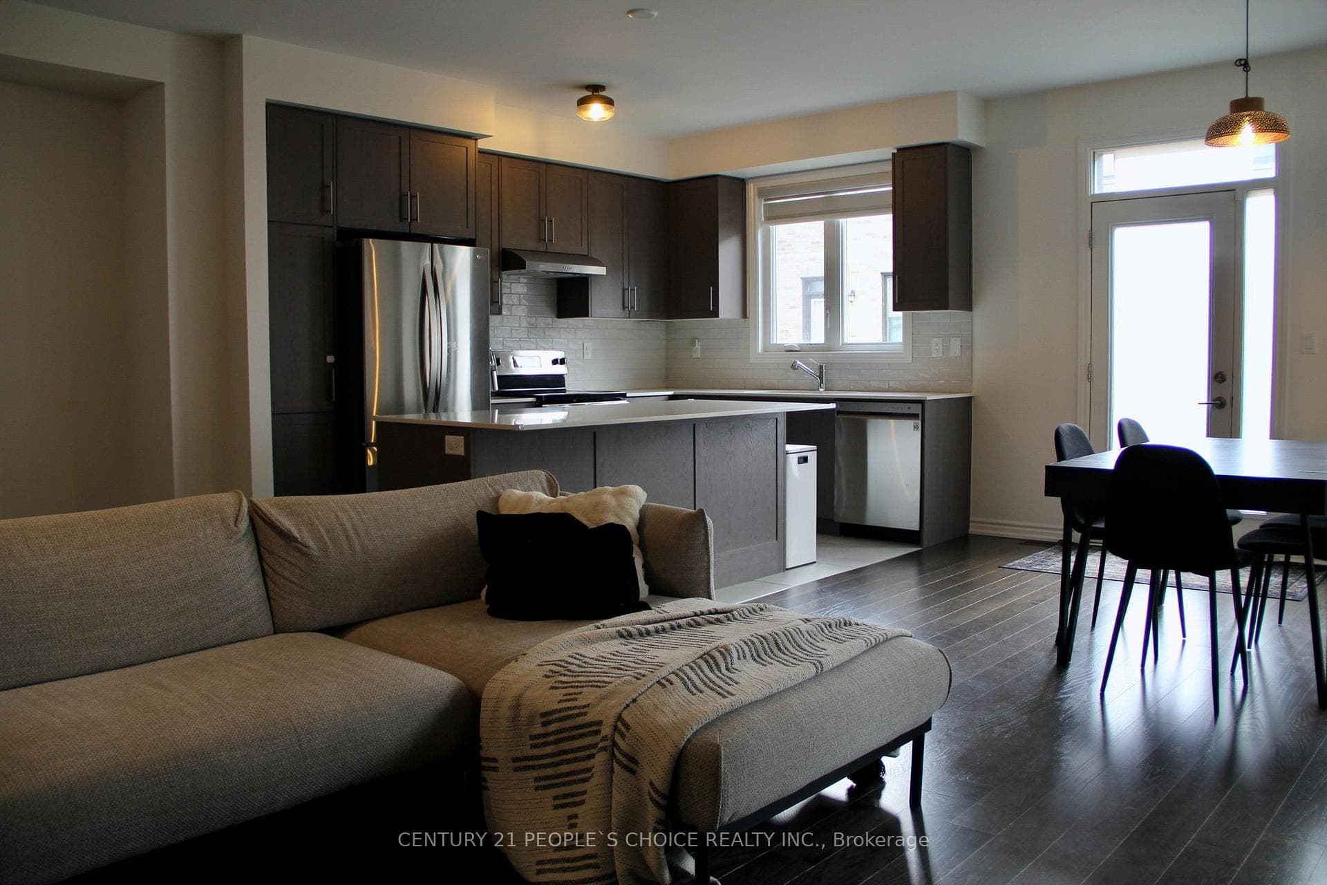 487 Bergamot Avenue photo 9