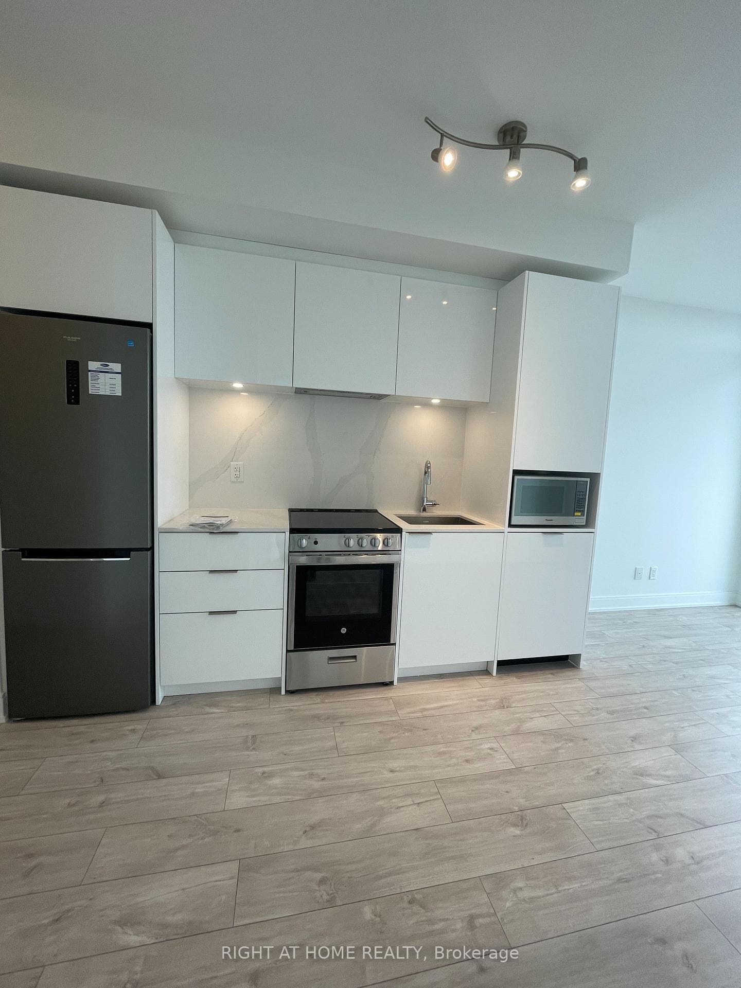 70 ANNIE CRAIG Drive Unit 3809 photo 3