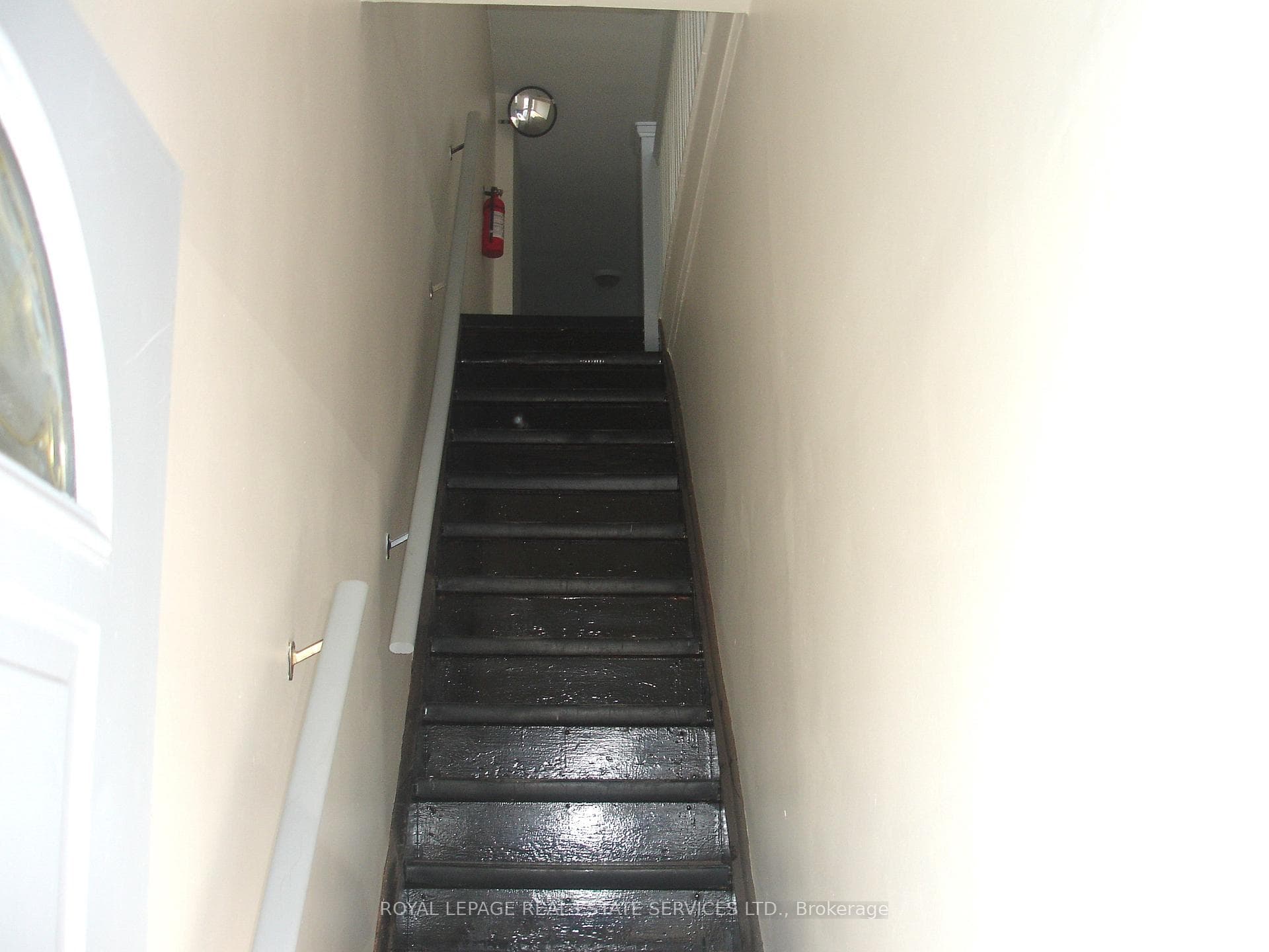 896 Danforth Avenue photo 3