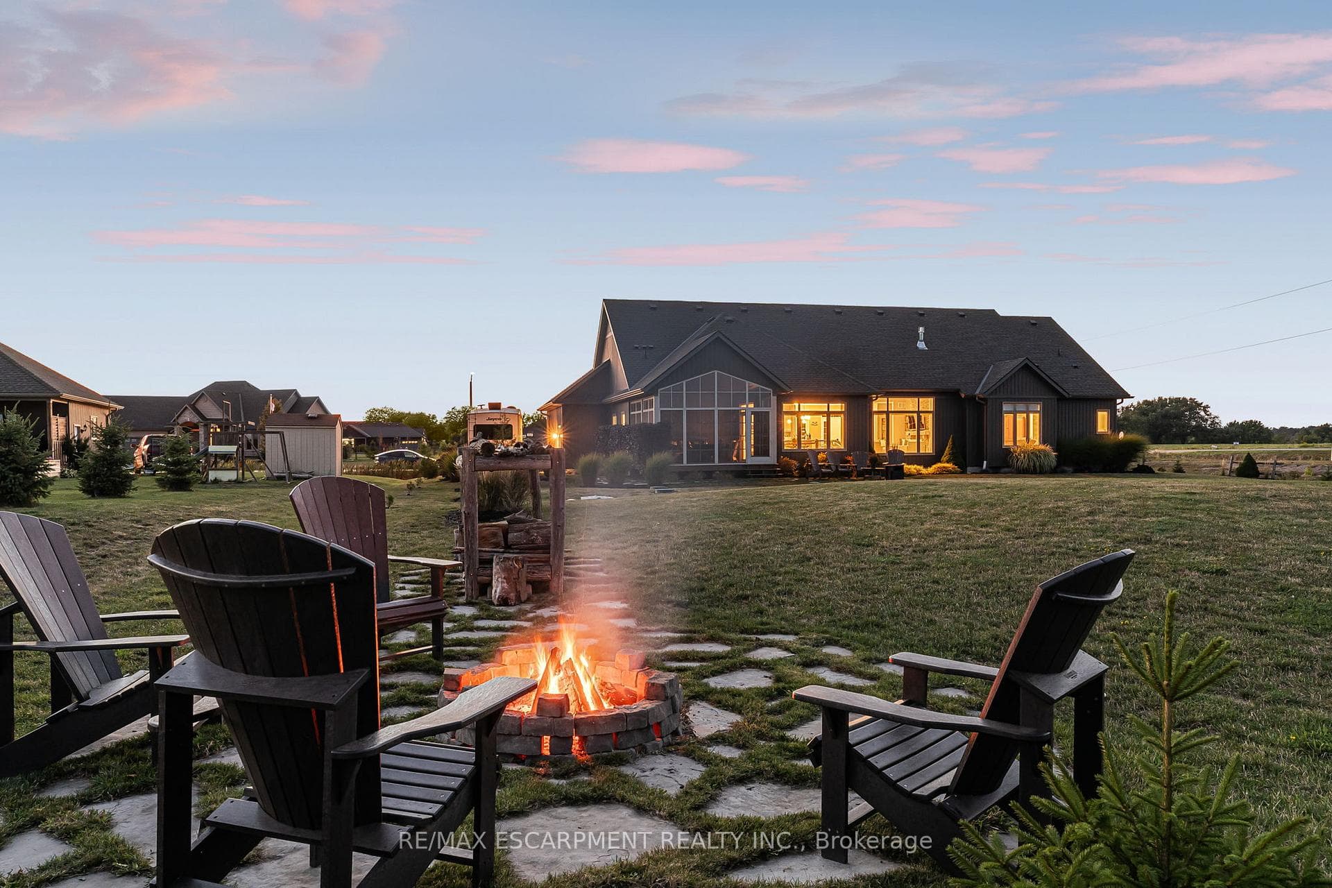 3 Silverthorne Court photo 3