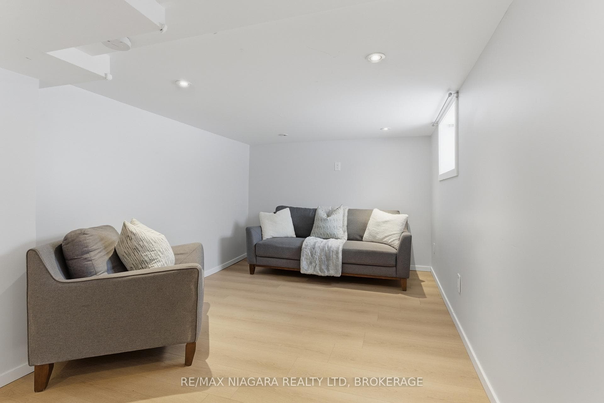 47 Bloomfield Avenue photo 18