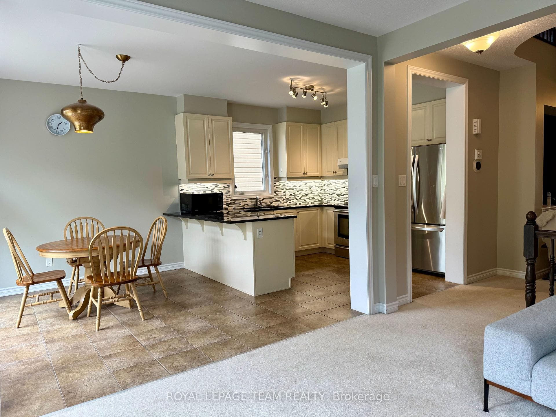 310 Gallantry Way photo 10