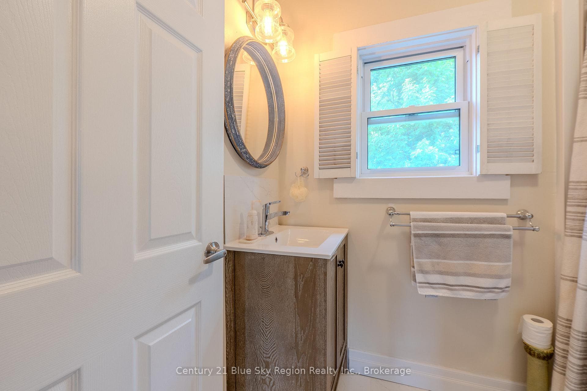 577 O'Brien Street photo 25