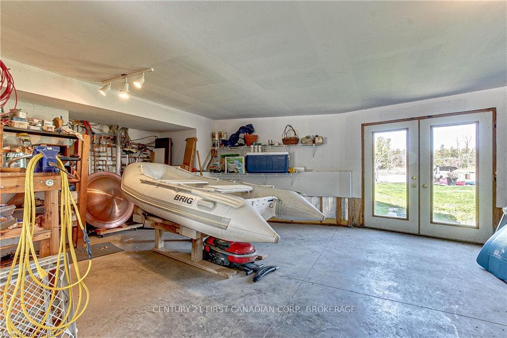7474 RIVERSIDE Drive photo 34