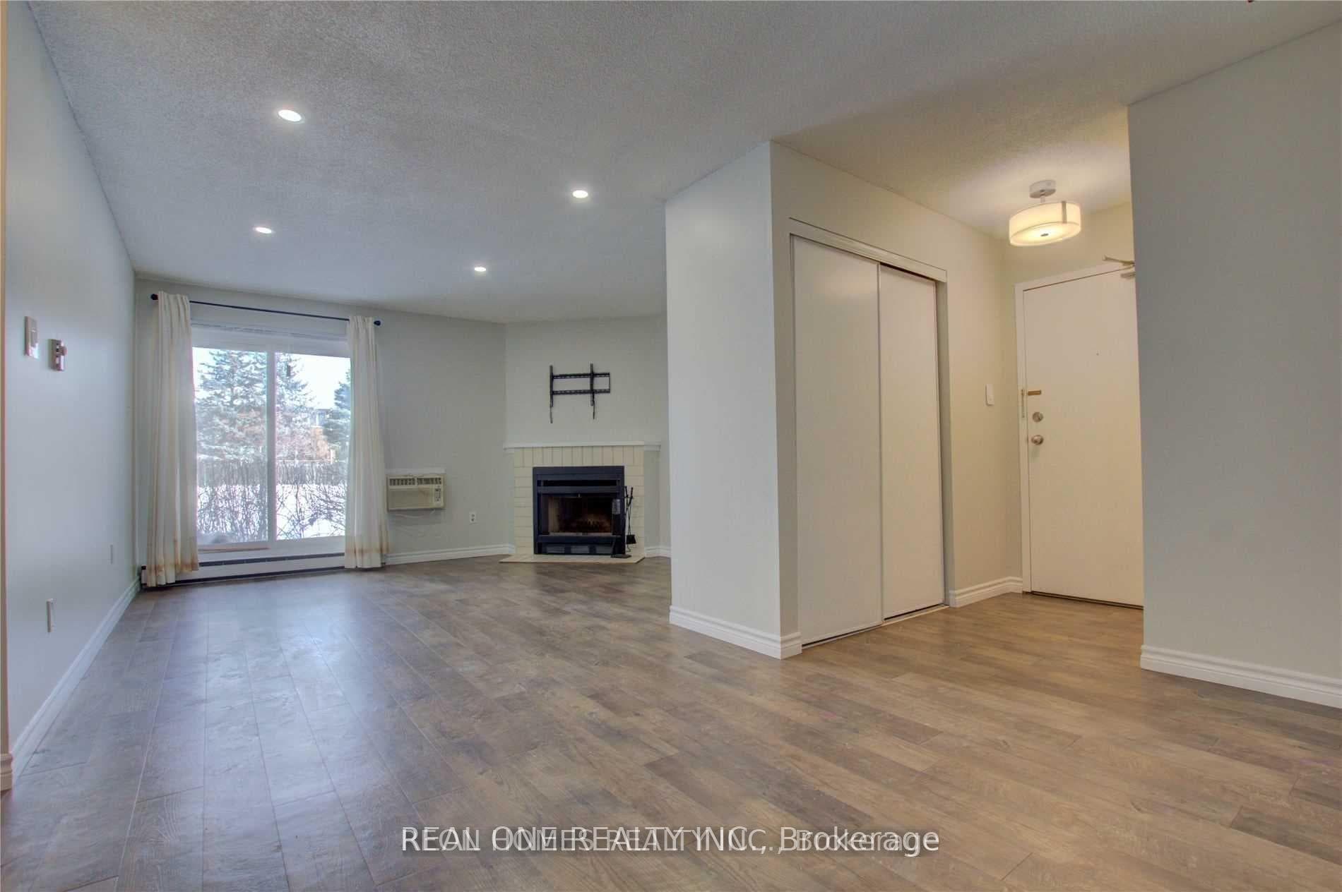 1450 Glen Abbey Gate Unit 1113 photo 4