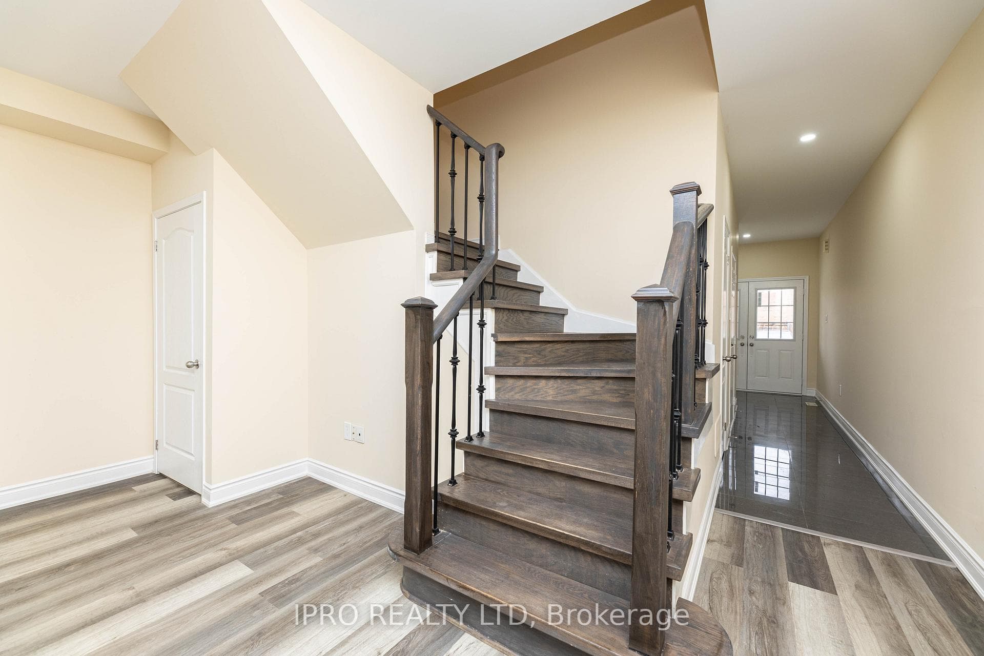914 Francine Crescent photo 28