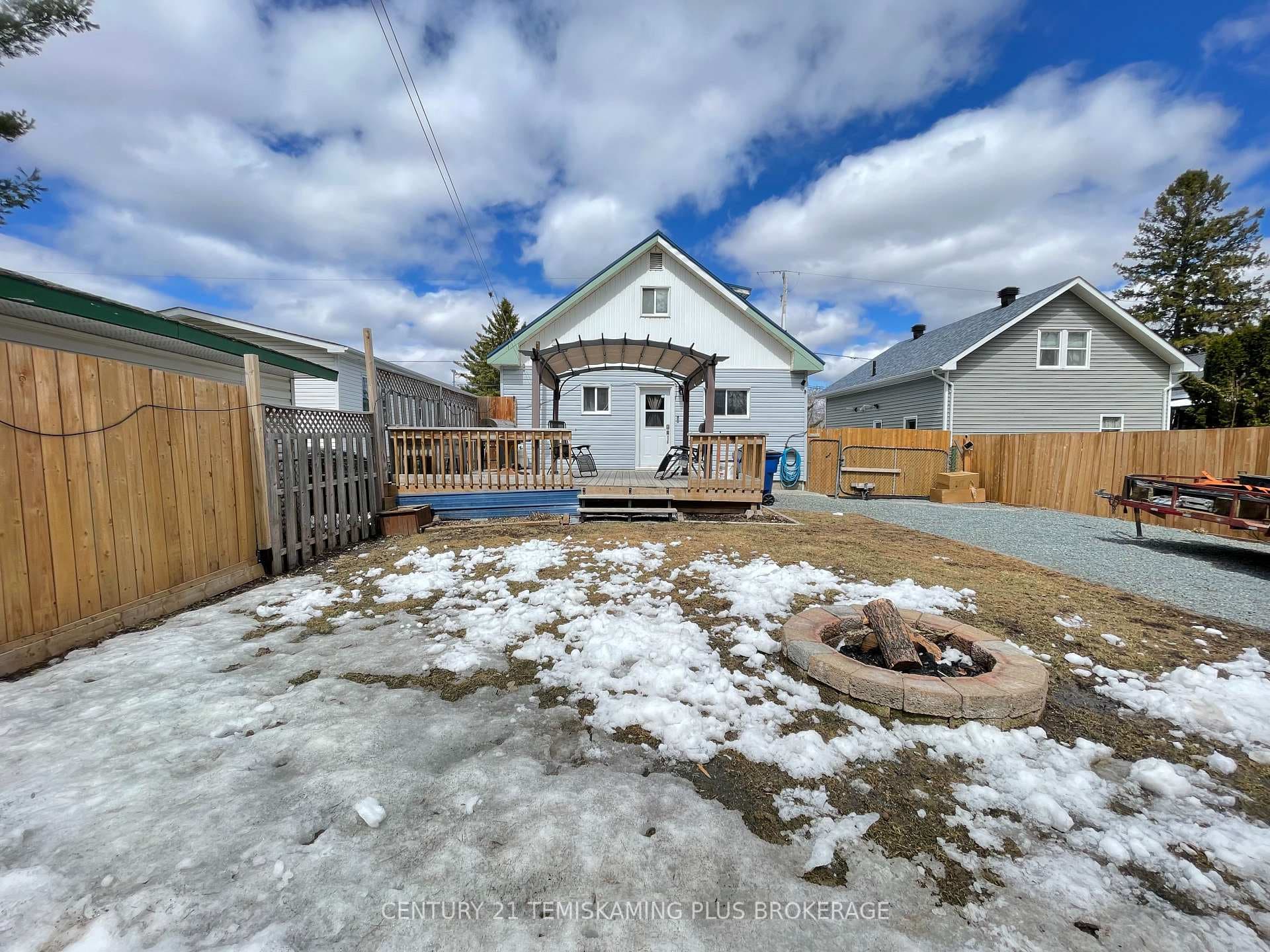 402 Farah Avenue photo 4