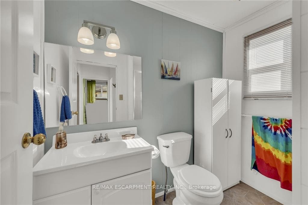 1054 Lakeshore Road photo 13