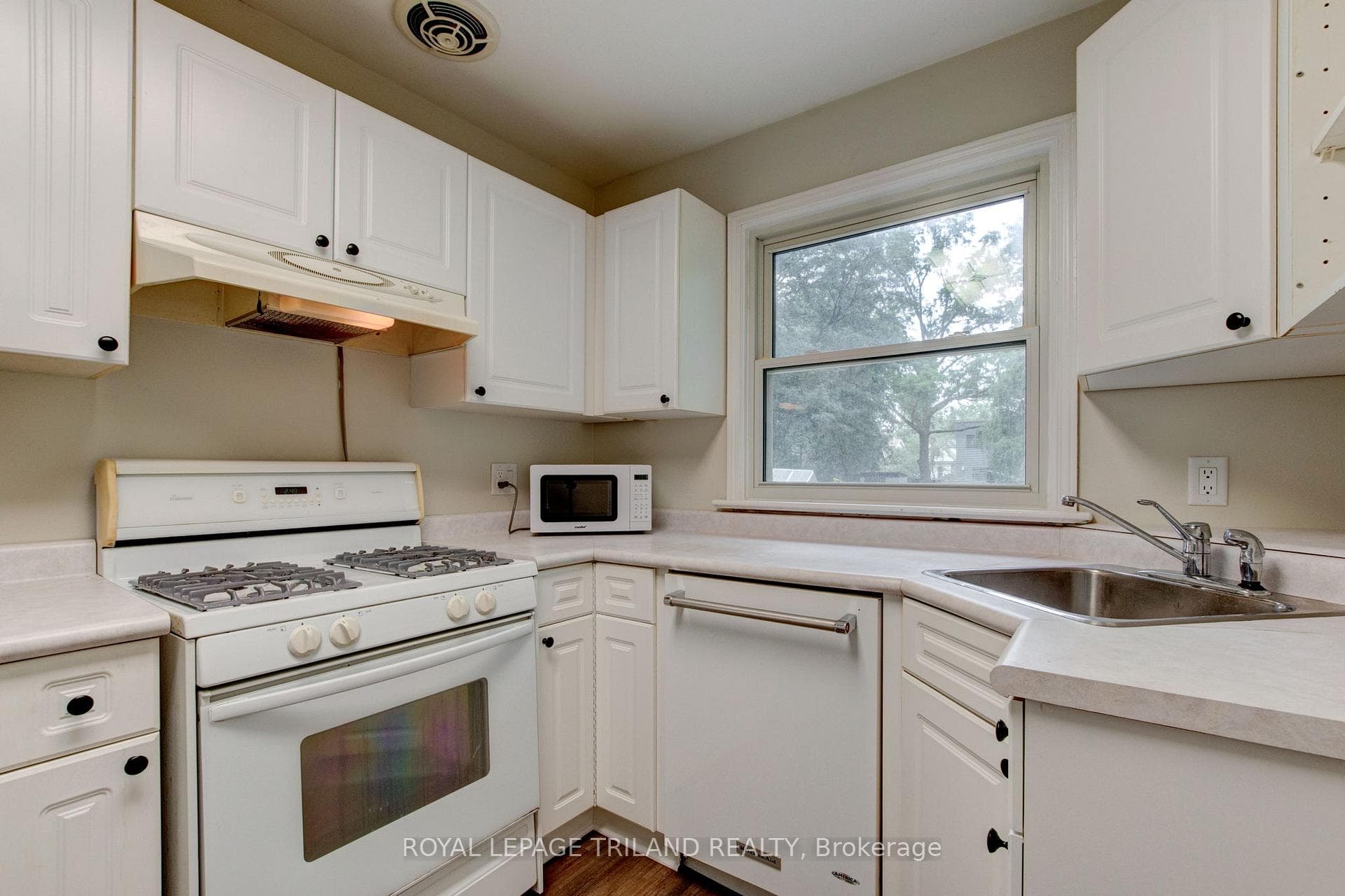 210 Emery Street photo 17