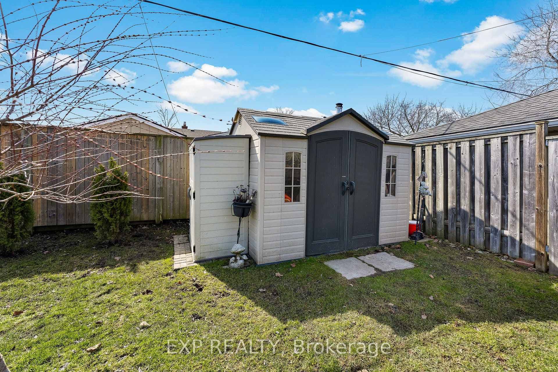 9 Parkdale Drive photo 36