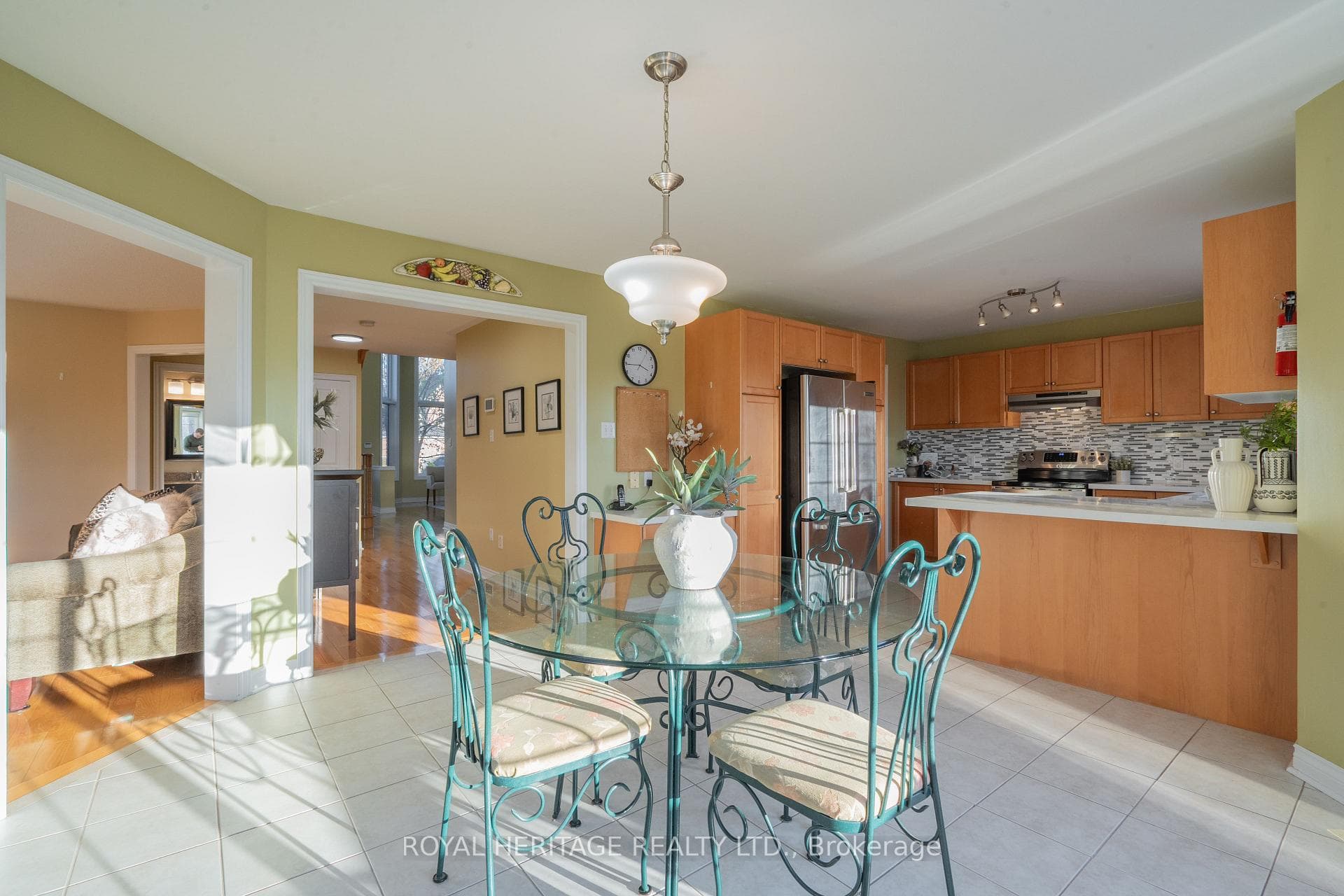 131 Root Crescent photo 7